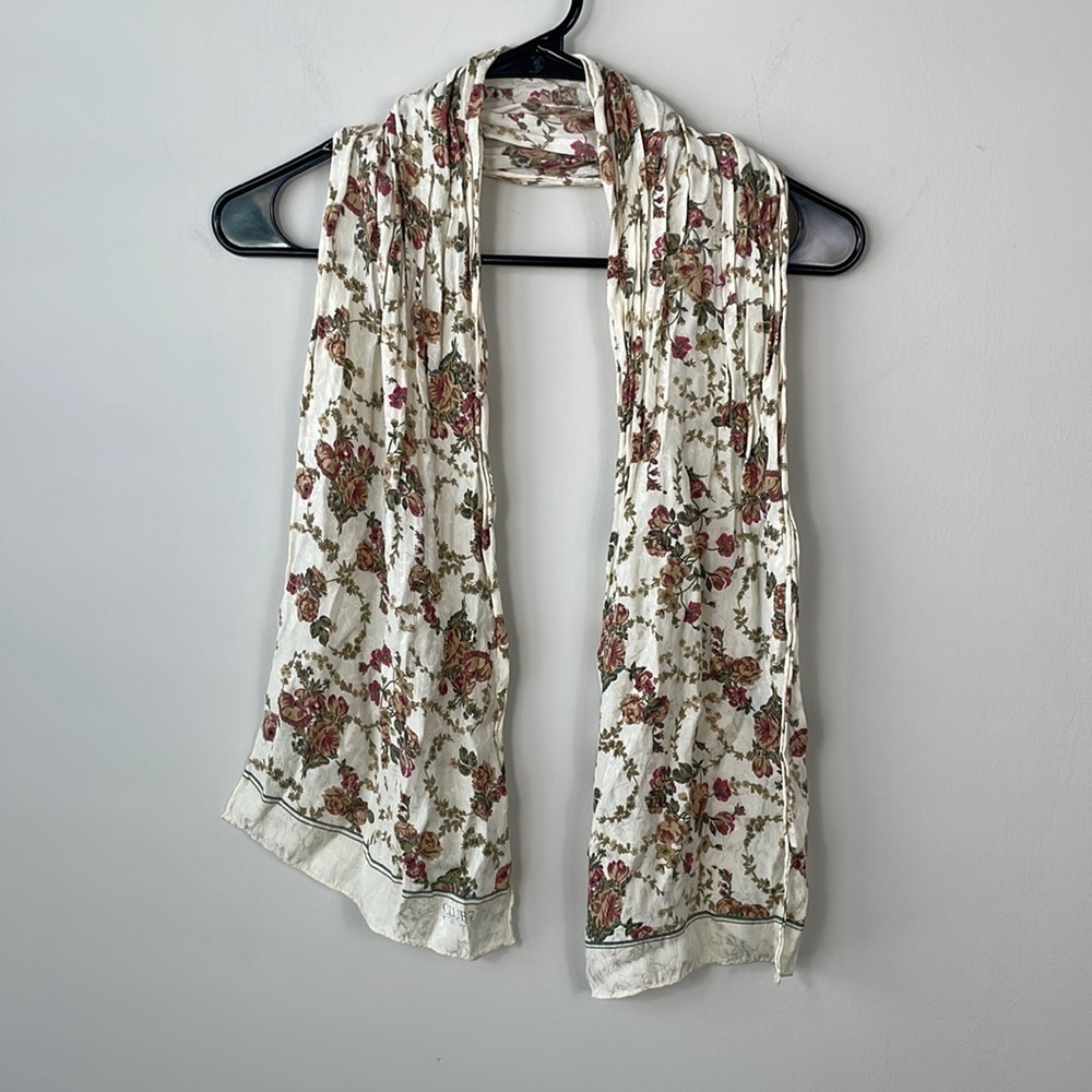 Club 7 Echo scarf with floral rose design